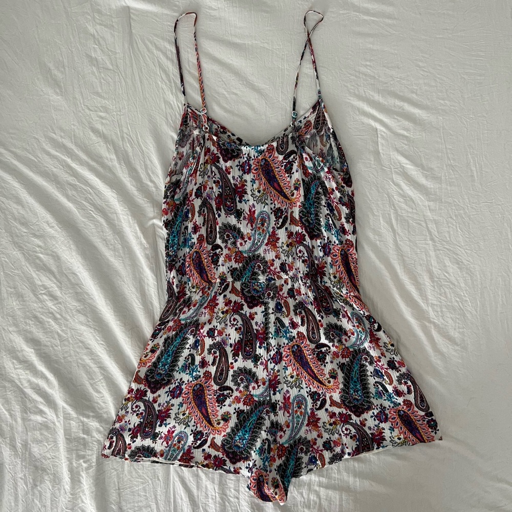 AE Romper Size L - Picture 3 of 4